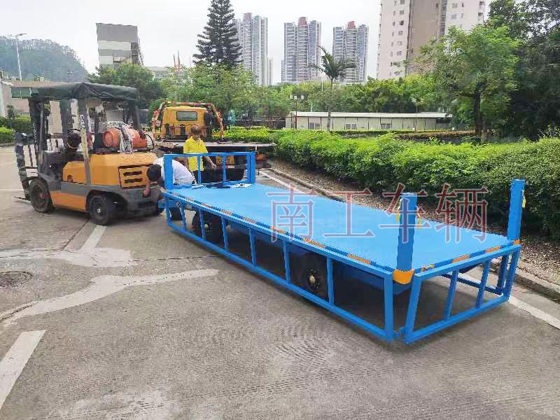 2吨下翻护栏牵引工业乐玩在线手机版(大中国区) 全挂式工具底盘拖车